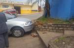 Barbacena: Idosa passa mal ao volante e atinge muro da escola Sebastião Francisco do Vale