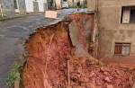 Chuva forte derruba muro de arrimo no Santa Efigênia