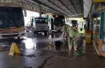 Como medida de enfrentamento à pandemia, terminal rodoviário recebe serviços de limpeza 