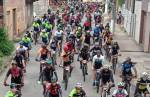 Grupo de ciclistas supera a meta e arrecada quase 400 brinquedos para doar