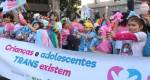 Parada LGTB+ de SP reúne famílias em busca de visibilidade para crianças e jovens trans; fato gerou polêmica na web