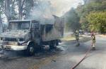 Capela Nova:  caminhão pega fogo  e é destruído pelas chamas