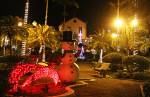 Iluminação de Natal e exposição de Papai Noel encantam Santana dos Montes