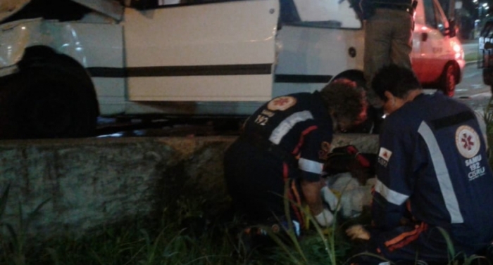 Motorista embriagado provoca acidente  no viaduto