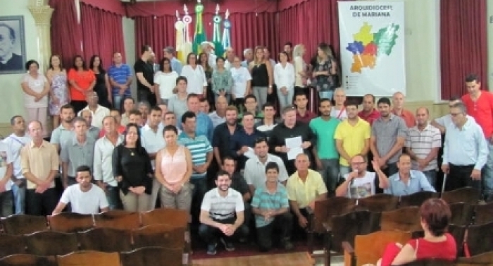 Prefeitos e vereadores eleitos assinam carta de intenções do Fórum Social