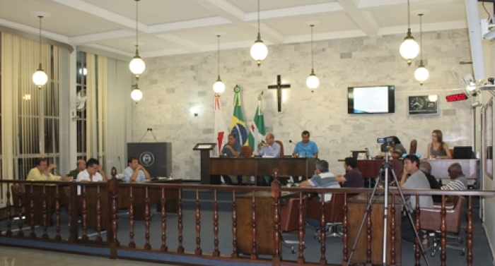 Câmara aprova projeto que dá direito à esposa de herdar placa de táxi em Lafaiete
