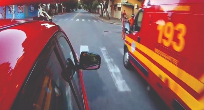 Acidente deixa dois Jovens feridos no bairro Angélica