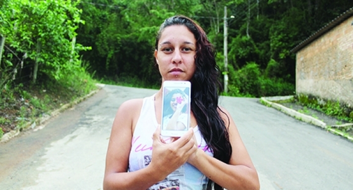 Mãe lamenta assassinato cruel da filha, por jovens que se diziam amigas