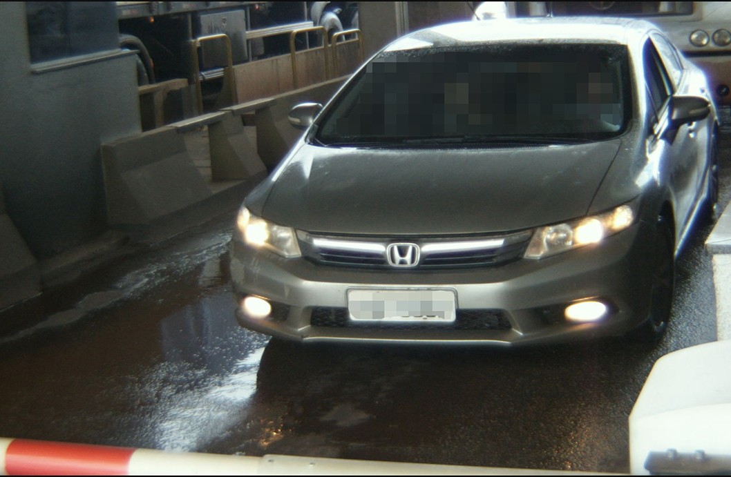 Honda Civic suspeito de ser usado em assaltos é abordado durante fuga