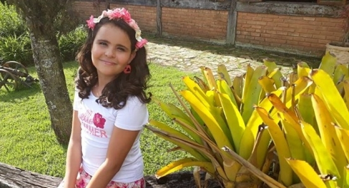 Lavínia Tavares faz sucesso com videoclipes  na internet