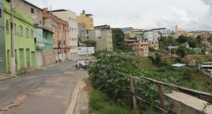 Prefeito promete conclusão de estádio e de obras nas ruas Alfredo Elias, Marechal e Túnel
