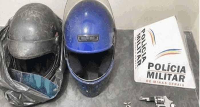 Bandidos fogem de abordagem policial, batem motocicleta e acabam presos