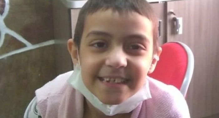 Criança de 9 anos precisa de transplante de medula óssea