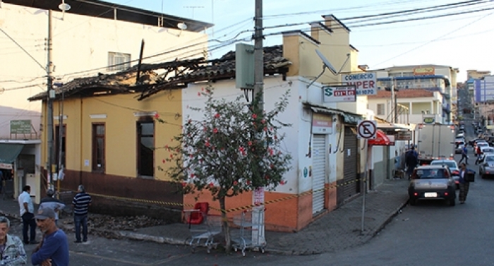 Em série de ataques, bandidos incendeiam comércios e queimam sonhos de empresários