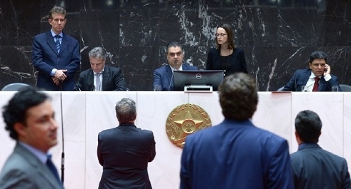 Assembleia rejeita questionamento contra impeachment de Pimentel