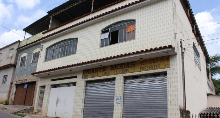 Assaltada e baleada à luz do dia, comerciante decide fechar loja