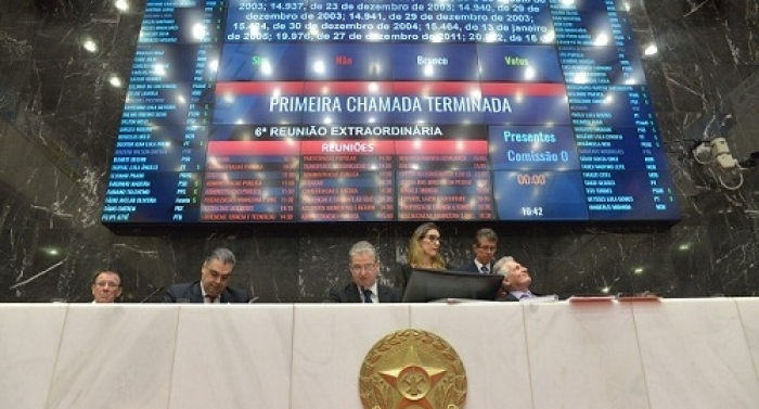 Plenário aprova PEC do piso nacional para educação