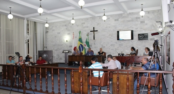 Câmara abre concurso com salários de até R$3.283,02