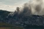 Fumaça densa avistada no bairro Carijós era proveniente de incêndio em depósito de sucatas