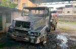 Caminhão pega fogo no bairro Manoel de Paula