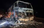 Ônibus que realizava viagem para Buser fica destruído pelo fogo em Catas Altas da Noruega