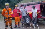 Cães são resgatados de rapel após ficarem presos em penhasco por três dias  em Desterro do Melo