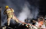 Barbacena:  bombeiros combatem incêndio em depósito de materiais recicláveis
